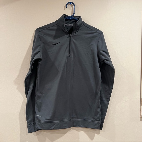 Nike Tops - 🔥Nike✔️Zip up sweatshirt 🔥